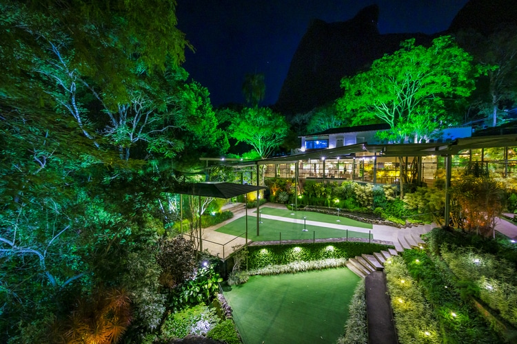 Global Spine Congress 2025 in Rio de Janeiro, hosted at a venue surrounded by greenery.